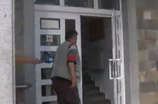 Охранителят на пощата в Хасково: „Не е имало белина. Заляха ме с вода!”