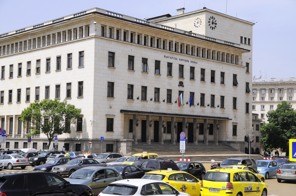 Криза: Малките депозити на българите продължават да се изпаряват