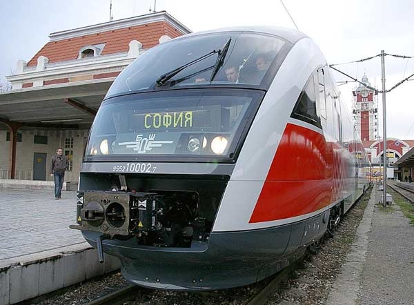Купуват влаковете стрели с пари от концесията на Летище „София”