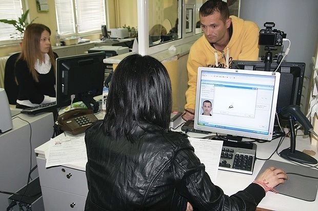 След нововъведение: Опашки за лични документи пред паспортното в „Слатина”	