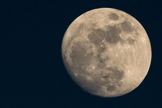 Учени огласиха нова теория за произхода на Луната (ВИДЕО)