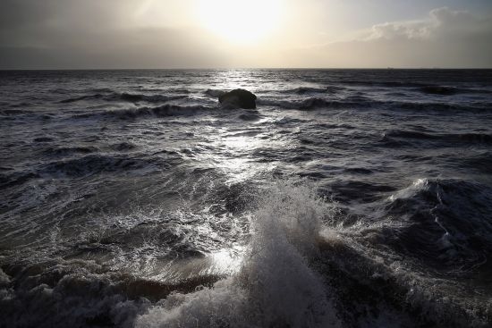 Двама рибари от Дуранкулак изчезнаха в Черно море, вдигнаха хеликоптер да ги търси