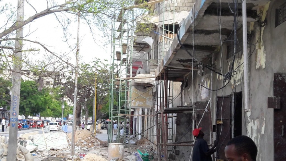 Голяма експлозия удари хотел в Сомалия