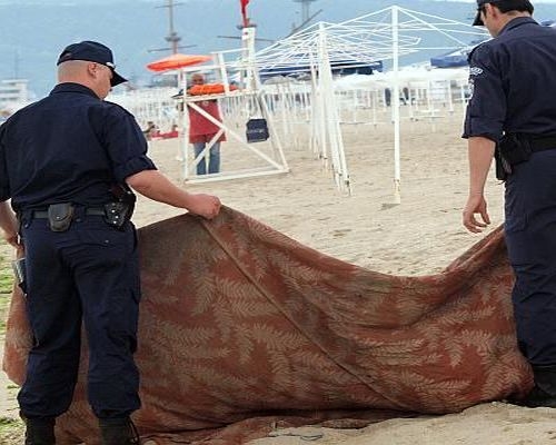 Ужас! Тяло на удавник изплува на плажа в Обзор 