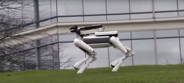 Boston Dynamics направи домашен помощник (СНИМКИ/ВИДЕО)