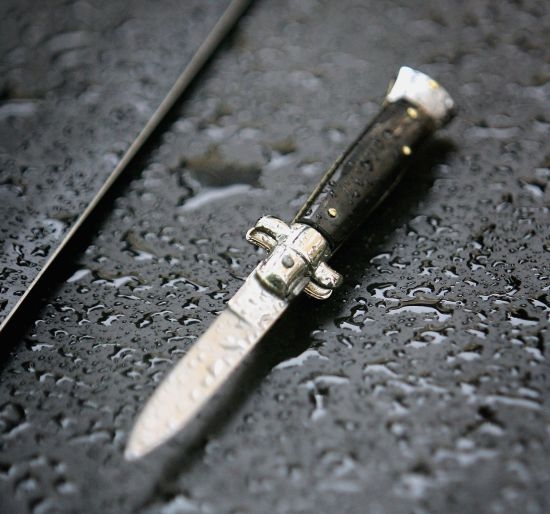 Ужас край Хърлец: 18-годишен стопаджия опря нож до гърлото на шофьорка и последва...
