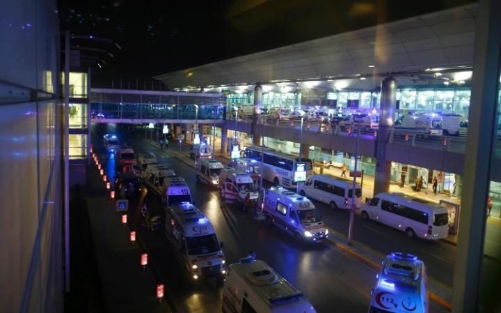 CNN: По време на проверката охраната на летището в Истанбул е разкрила терористите (СНИМКИ)