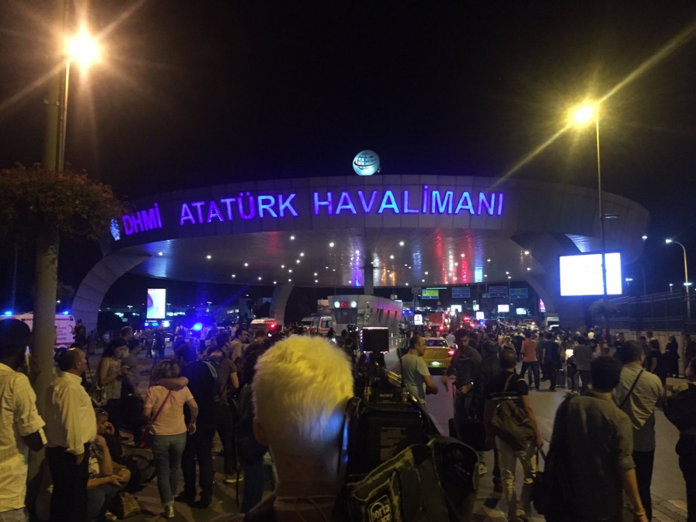 Викове "Аллах Акбар" са се разнесли преди ужасяващите взривове в Истанбул