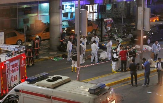 Потвърдиха смъртта на чужденци при атаката в Истанбул, ето от кои националности са