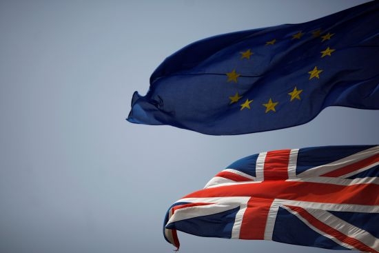 ЕС и Великобритания не си стиснаха ръцете за Брекзит-а