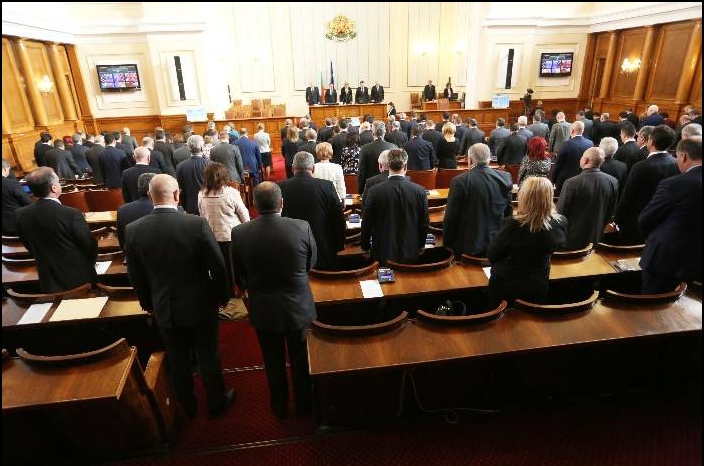Депутатите почетоха жертвите в Истанбул с минута мълчание
