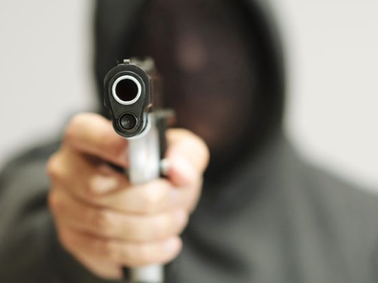 Крадците в офанзива: Трима с маски и пистолет нахлуха и ограбиха магазин в Пловдив