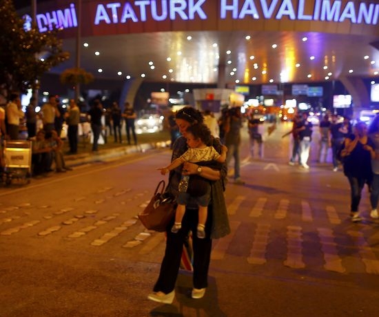 Мъката след атентата в Истанбул е неописуема, вижте две от драматичните истории на загиналите