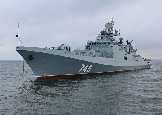 Нова руска фрегата прекоси Босфора, "съпровождана" от кораби на НАТО, и се отправи към Крим (ВИДЕО)