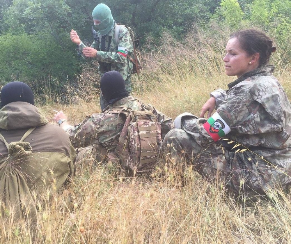 Бившата лидерка на ПЕГИДА лови мигранти... в България
