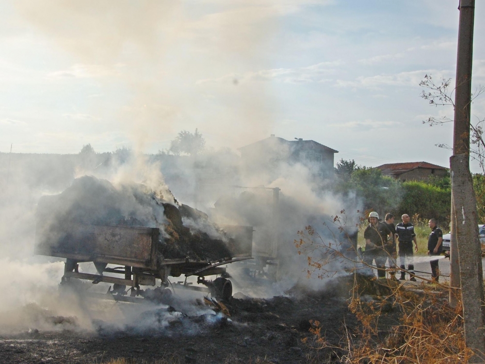 Втори ден гасят горящи боклуци край Шумен 