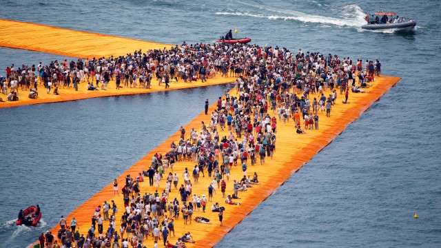„Плаващите кейове" на Кристо – 1,2 млн. туристи за три седмици