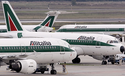 Отменят 142 полета на Alitalia заради стачка