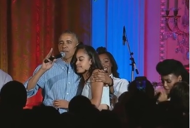 Обама направи грандиозно шоу в Белия дом (СНИМКИ/ВИДЕО)