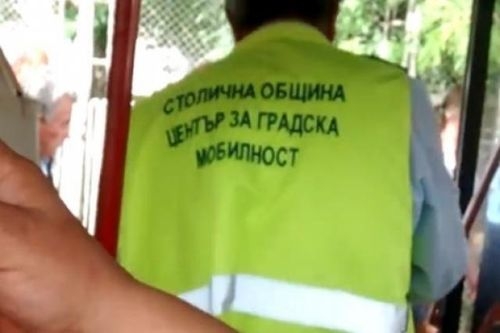 Страхотен екшън с контрольорка в градския транспорт в София! (ВИДЕО)