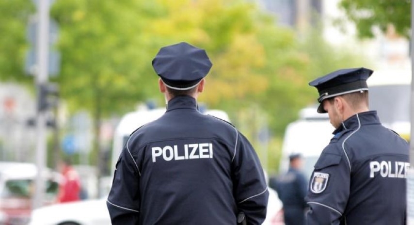 Екшън край Цюрих! Полицаи претърсват подозрителна джамия