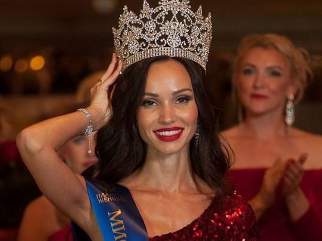 Красивата съпруга на бизнесмен стана "Мисис Русия 2016" (СНИМКИ)