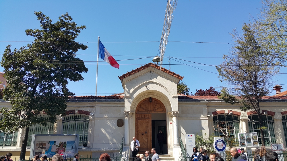 Франция затвори посолството и консулството си в Турция