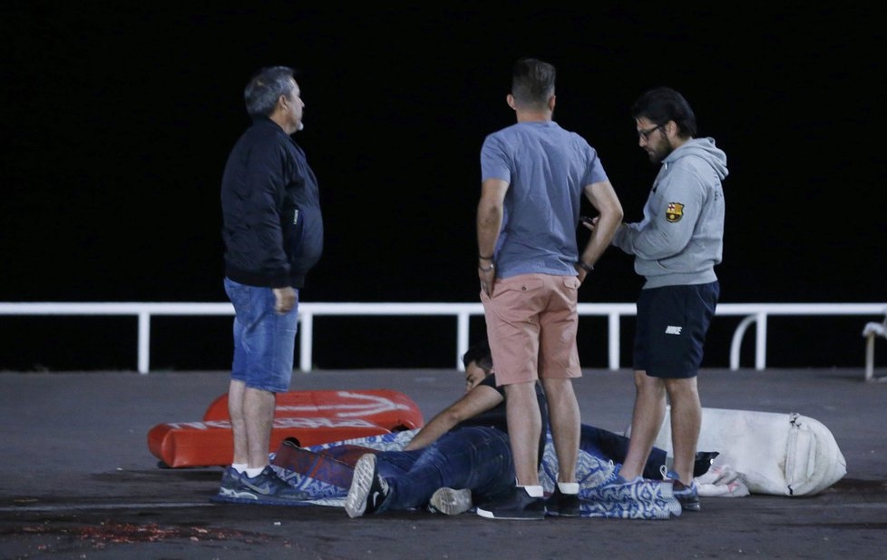 Ексклузивно! Българин, очевидец на трагедията в Ница пред БЛИЦ: Хората крещяха, виждах само как тичат към мен, после навсякъде имаше кръв 