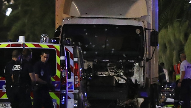 Новина от преди минути: в камиона убиец са намерени документи на французин с тунизийски произход