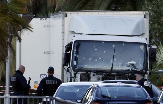 Нападателят от Ница посетил крайбрежната улица с камион два дни преди атаката
