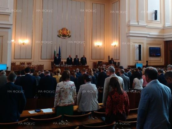 Депутатите в Народното събрание сведоха глави заради ужаса в Ница