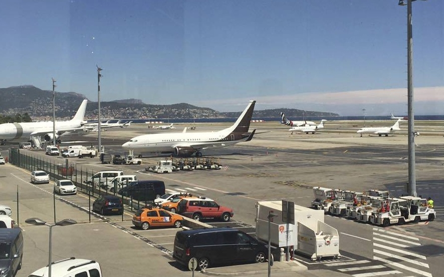 Отмениха евакуацията на летището в Ница