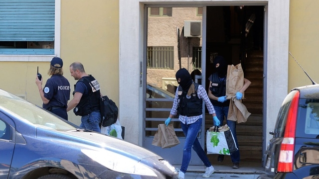 Екшън в Тунис: Роднини на атентатора от Ница скочиха да колят журналисти   