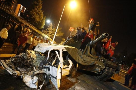Ударно след метежа: Турция разследва 9 300 души