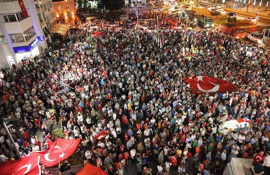 Турция се обединява насред проваления опит за преврат
