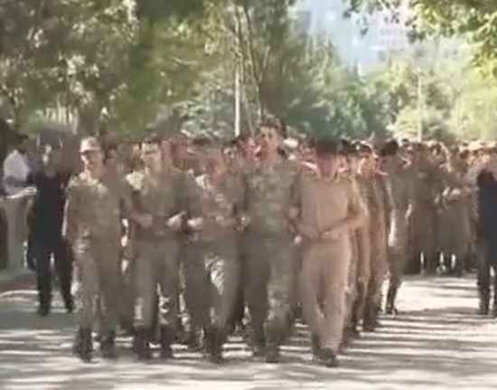 Задържани са всички военни в Генщаба в Анкара, замесени в опита за преврат (ВИДЕО)