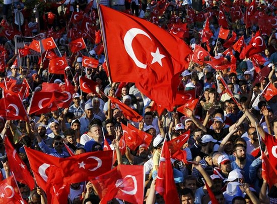 НА ЖИВО: Хиляди се събраха в Истанбул, за да подкрепят Ердоган (+СНИМКИ)