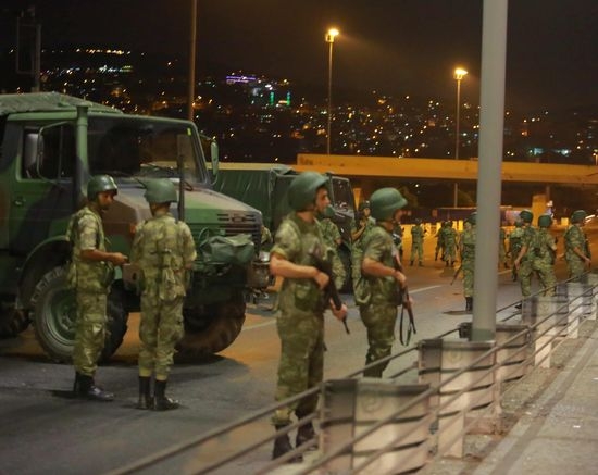 6000 задържани след неуспешния преврат в Турция 