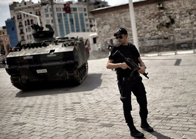 Цял арсенал оръжия на метежниците открит край хотела на Ердоган в Мармарис (ВИДЕО)