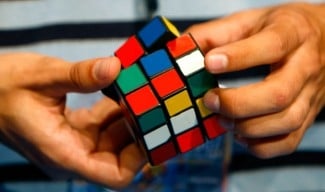 Невиждано: Изкуствен интелект нареди кубчето на Рубик за секунда