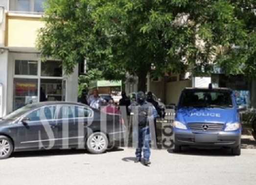 Нов екшън: Полиция пак щурмува бардака на Марто Дебелия в Благоевград