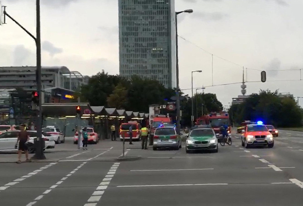 Извънредно! Българска журналистка блокирана на паркинг в Мюнхен! Гледайте НА ЖИВО ужасяващите събития