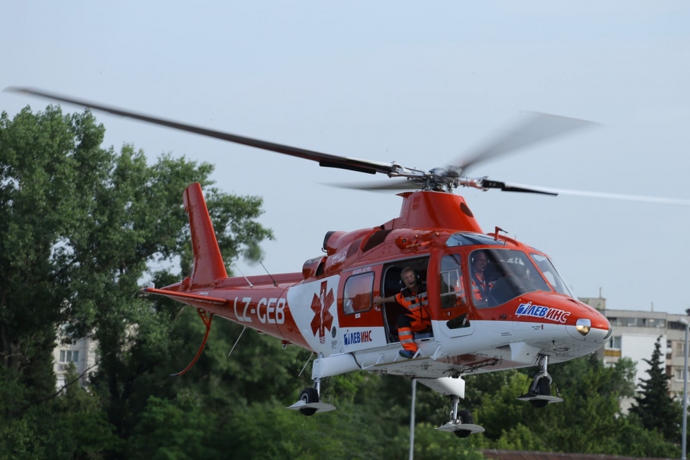 Хеликоптер спаси чешка туристка в беда, лекари се борят за живота й