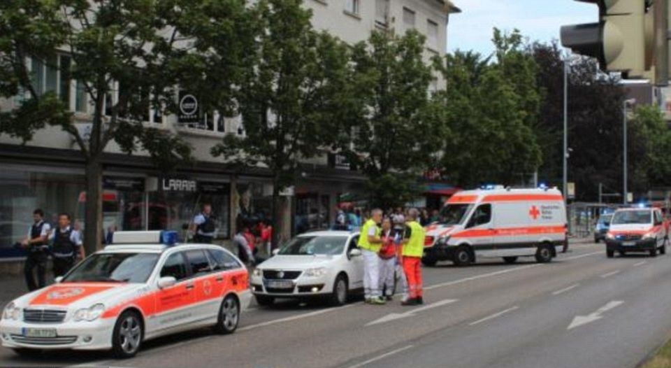 Терор с мачете в Германия: Закланата жена е била бременна (НОВИ СНИМКИ/ВИДЕО 18+)   