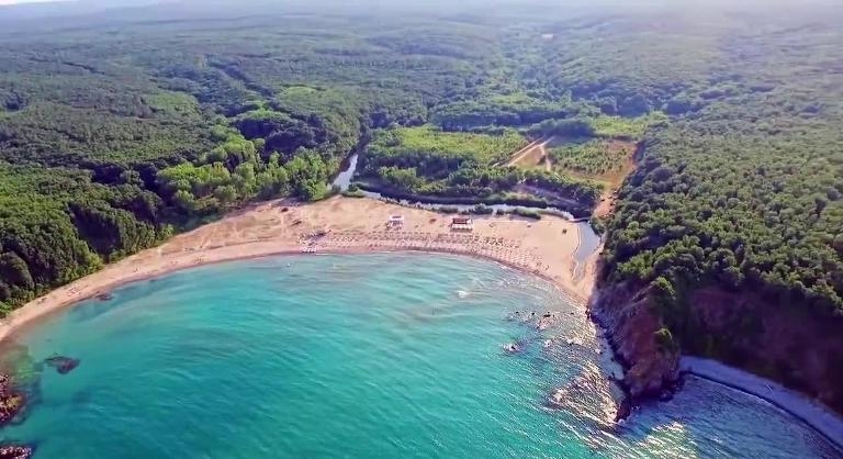 Възмутени туристи: Безобразие и наглост царуват на един от най-хубавите български плажове