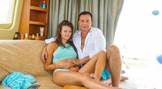 Любовна сага: 55-годишен руски олигарх се венча за 18-годишна красавица (СНИМКИ)