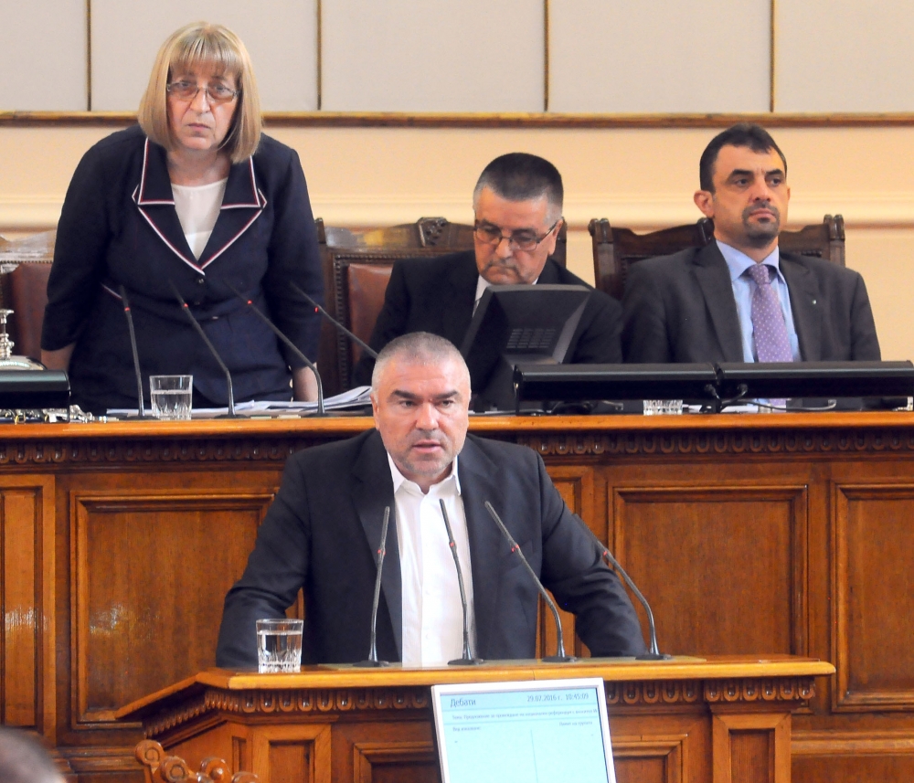 Парламентът отряза мераците на Марешки за референдум