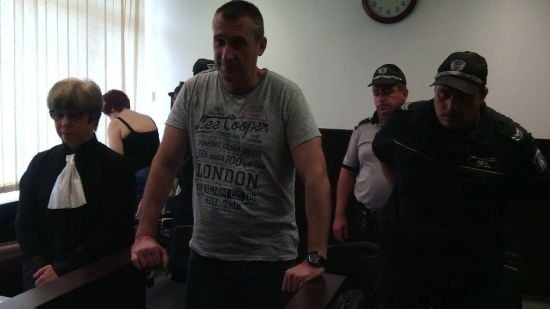 Бомба в съда: Полицаят Караджов покривал проститутки в пловдивски хотел (СНИМКИ)