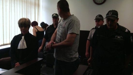 Бомба в съда: Полицаят Караджов покривал проститутки в пловдивски хотел (СНИМКИ)