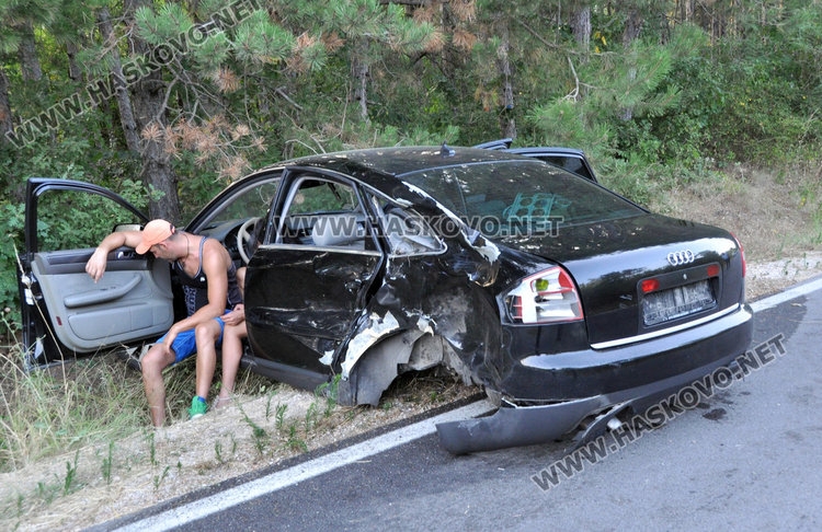 Ужас в Хасково! Кола уби на място две деца с мотопед (СНИМКИ)